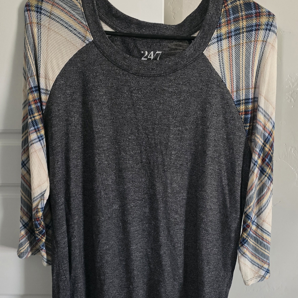 47 Gray Long Sleeve Plaid Tee
